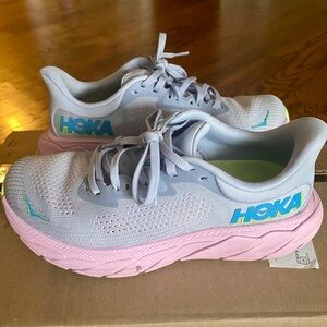 HOKA Arahi 7 - Gull/Pink Twilight - Size 6 Standard